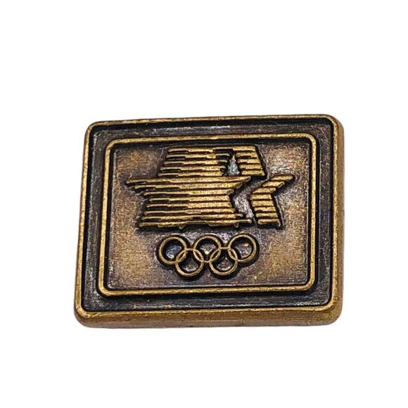 Vintage 1984 Olympic Committee Pin Stars Los Angeles LA Lapel Hat Pin 1980 - Picture 1 of 3